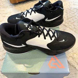 NIKE ZOOM FREAK 4 TB /  women 7.5 mens 9 NWT